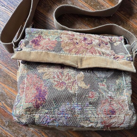 Fossil Floral Tapestry Crossbody Bag - Beige and Pink - Picture 3 of 12